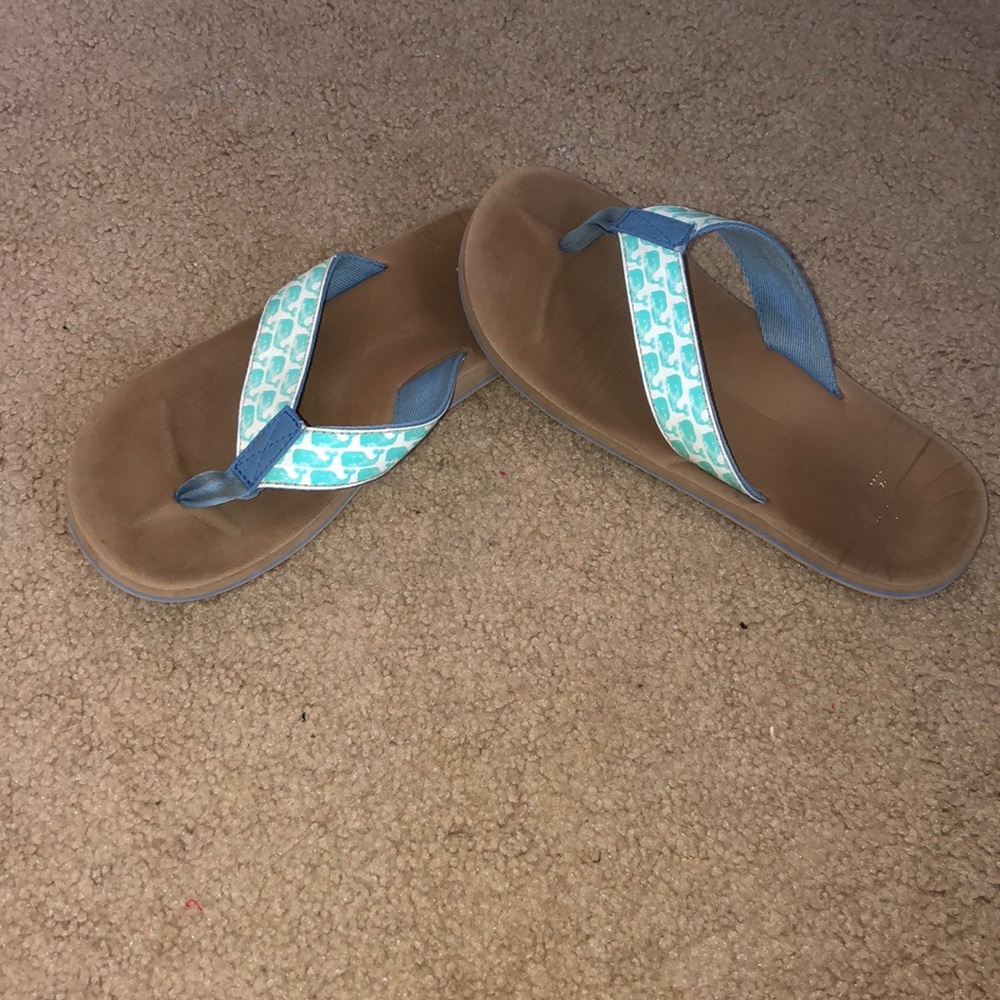 Vineyard vine water proof flip flops